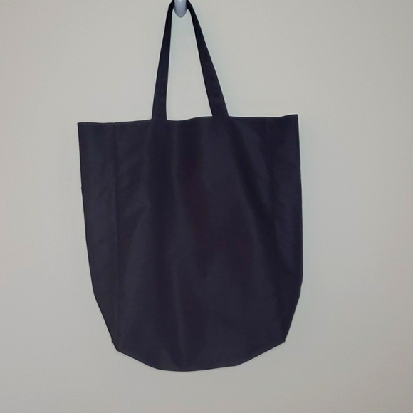 NWT Victoria Secrets Black Tote w/ Black Wristlet - Picture 2 of 4